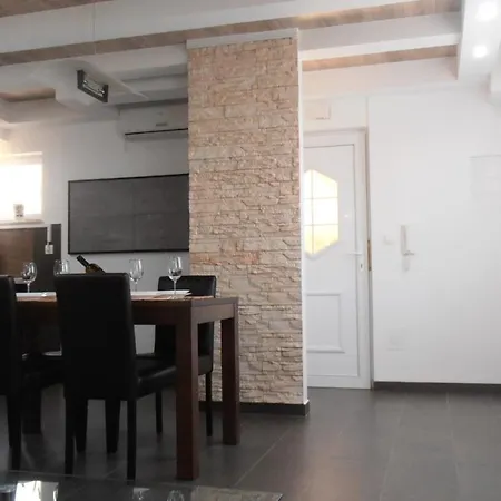 Ines 2 Apartment Pula