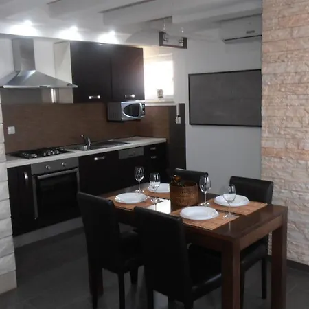 Apartment Ines 2 *